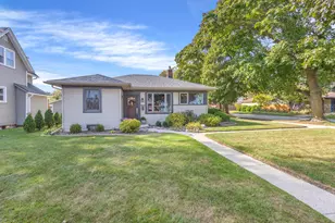 2504 Lakeshore Dr, Sheboygan, WI 53081 - Photo 3
