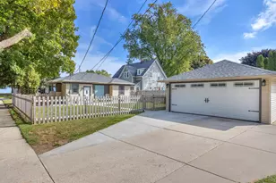 2504 Lakeshore Dr, Sheboygan, WI 53081 - Photo 5