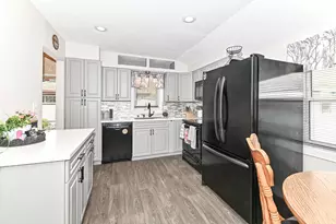 8019 W Norwich St, Milwaukee, WI 53220 - Photo 11