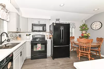 8019 W Norwich St, Milwaukee, WI 53220 - Photo 13