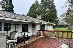 8665 N Hawthorne Rd, River Hills, WI 53217 - Photo 27