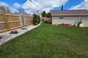 1212 S 35th St, Manitowoc, WI 54220 - Photo 27