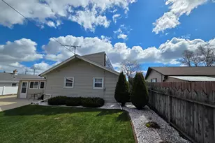 1212 S 35th St, Manitowoc, WI 54220 - Photo 29