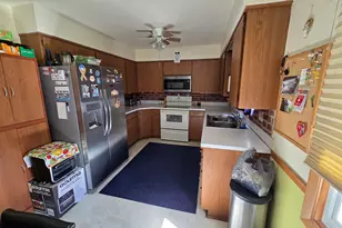 1212 S 35th St, Manitowoc, WI 54220 - Photo 7