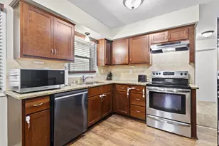 2108 S 72nd St, West Allis, WI 53219 - Photo 9