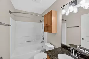 N110W17051 Ashbury Ln, Germantown, WI 53022 - Photo 9