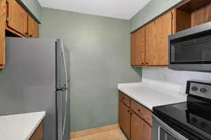N110W17051 Ashbury Ln, Germantown, WI 53022 - Photo 7