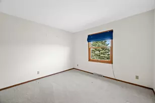 10340 W Parkwood Dr, Franklin, WI 53132 - Photo 17