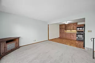 10340 W Parkwood Dr, Franklin, WI 53132 - Photo 15