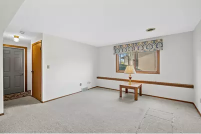 10340 W Parkwood Dr, Franklin, WI 53132 - Photo 11