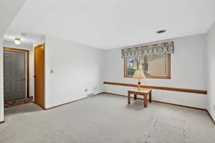 10340 W Parkwood Dr, Franklin, WI 53132 - Photo 11