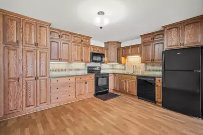 10340 W Parkwood Dr, Franklin, WI 53132 - Photo 1