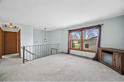 10340 W Parkwood Dr, Franklin, WI 53132 - Photo 5