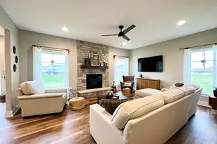 1260 Chippewa Dr, Hartford, WI 53027 - Photo 9