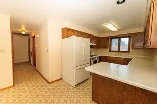 1816 Camelot Blvd, Sheboygan, WI 53081 - Photo 5