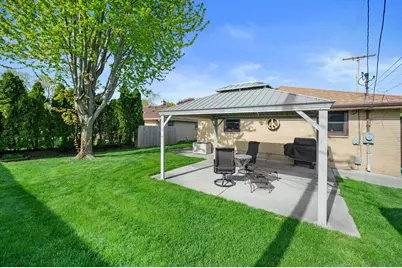 3334 N Argonne Dr, Milwaukee, WI 53222 - Photo 7