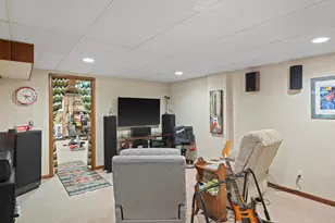 3334 N Argonne Dr, Milwaukee, WI 53222 - Photo 35