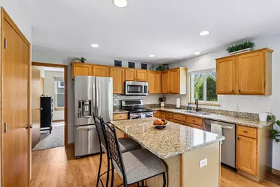 1900  Wexford Ln, Waukesha, WI 53186 - Photo 9