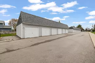 1700 Creek Rd, West Bend, WI 53090 - Photo 23