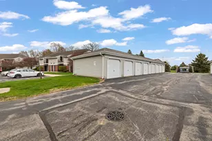 N110W16867 Ashbury Cir, Germantown, WI 53022 - Photo 5