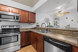 N110W16867 Ashbury Cir, Germantown, WI 53022 - Photo 17