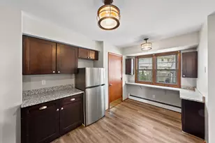 W56N710 Hawthorne Ave, Cedarburg, WI 53012 - Photo 7