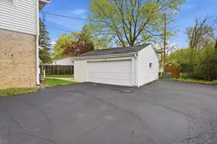 W56N710 Hawthorne Ave, Cedarburg, WI 53012 - Photo 31