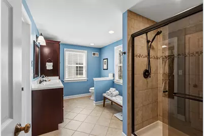 2434 N 93rd St, Wauwatosa, WI 53226 - Photo 17