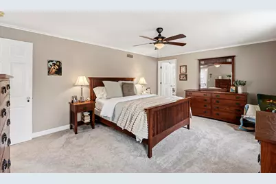 2434 N 93rd St, Wauwatosa, WI 53226 - Photo 15