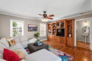 2434 N 93rd St, Wauwatosa, WI 53226 - Photo 9