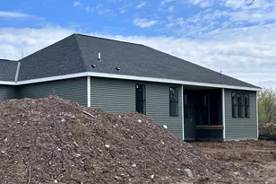 1733 Palmer Ct, Hartford, WI 53027 - Photo 3