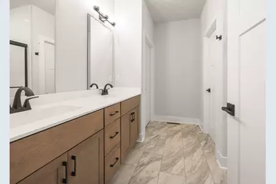 1733  Palmer Ct, Hartford, WI 53027 - Photo 11