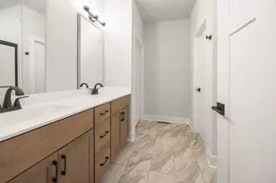 1733 Palmer Ct, Hartford, WI 53027 - Photo 11