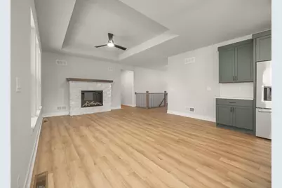 1733  Palmer Ct, Hartford, WI 53027 - Photo 3