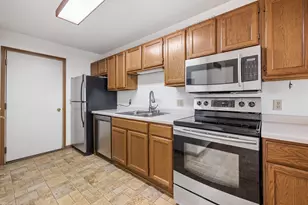 1015 E Woodview Ct, Slinger, WI 53086 - Photo 15