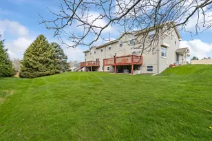 1015 E Woodview Ct, Slinger, WI 53086 - Photo 5