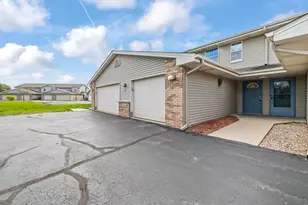 1015 E Woodview Ct, Slinger, WI 53086 - Photo 3