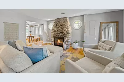 1069  Sauganash Dr, Fontana, WI 53125 - Photo 9