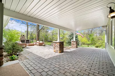 1069  Sauganash Dr, Fontana, WI 53125 - Photo 5