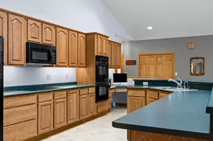 W6166 Valley Pl, Onalaska, WI 54636 - Photo 13