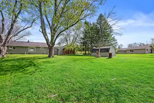 N40W26975 Capitol Dr, Pewaukee, WI 53072 - Photo 19