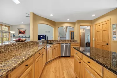 207  Woodlands Ct, Hartland, WI 53029 - Photo 11