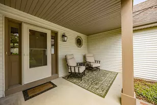 207 Woodlands Ct, Hartland, WI 53029 - Photo 3