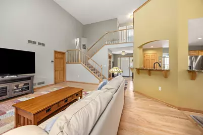 207  Woodlands Ct, Hartland, WI 53029 - Photo 7