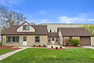 2001 W Bender Rd, Glendale, WI 53209 - Photo 35