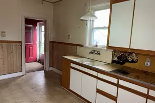 605 S 3rd Ave, Wausau, WI 54401 - Photo 11