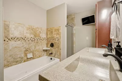 216 E Smith St, Milwaukee, WI 53207 - Photo 25