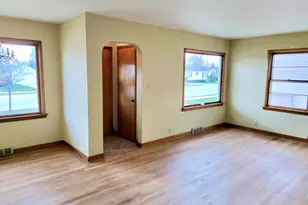 2607 Lincoln Ave, Two Rivers, WI 54241 - Photo 9