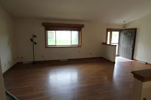915 Park Cir, Racine, WI 53182 - Photo 7