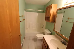 915 Park Cir, Racine, WI 53182 - Photo 9